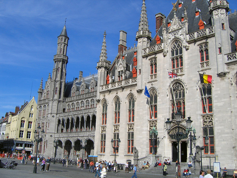 Рыночная площадь и Provincial Court