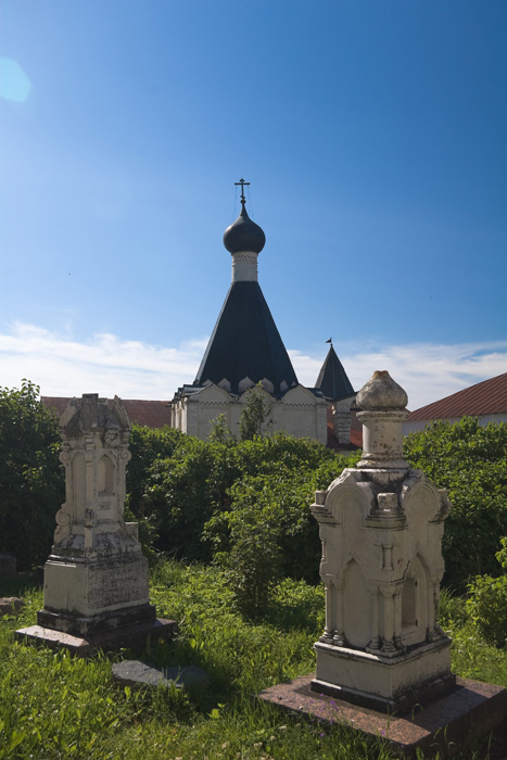 Церковь Евфимия и монастырское кладбище