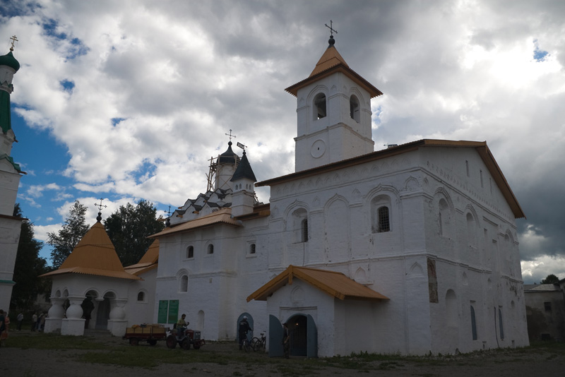 Покровская церковь и трапезная палата