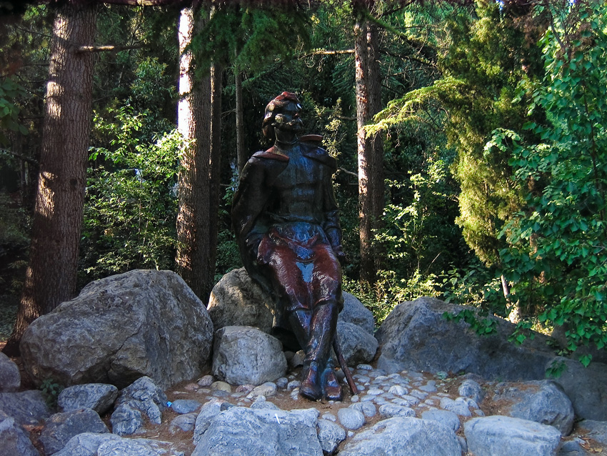 Памятник М. Горькому в Мисхорском парке