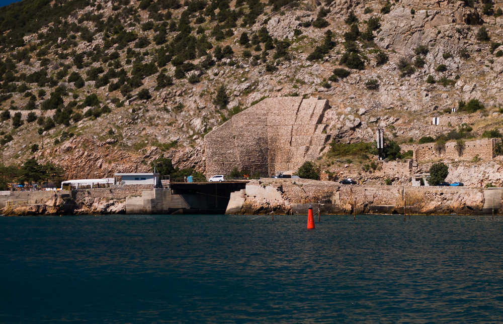 Ворота завода по ремонту подводных лодок
