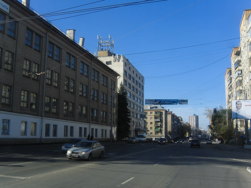 Перекресток улицы Коммуны и Свердловского проспекта